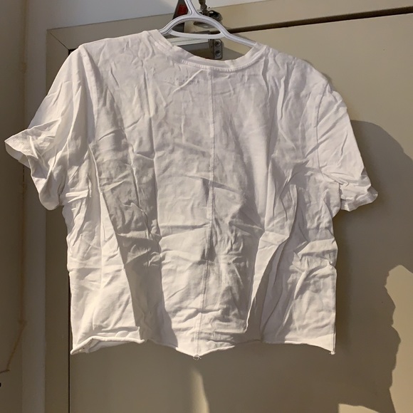 A&F cropped Graphic Tee - Picture 2 of 4